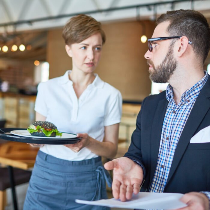 WHAT IS FULL SERVICE CATERING AND WHAT DOES IT INCLUDE? A HOST’S GUIDE
